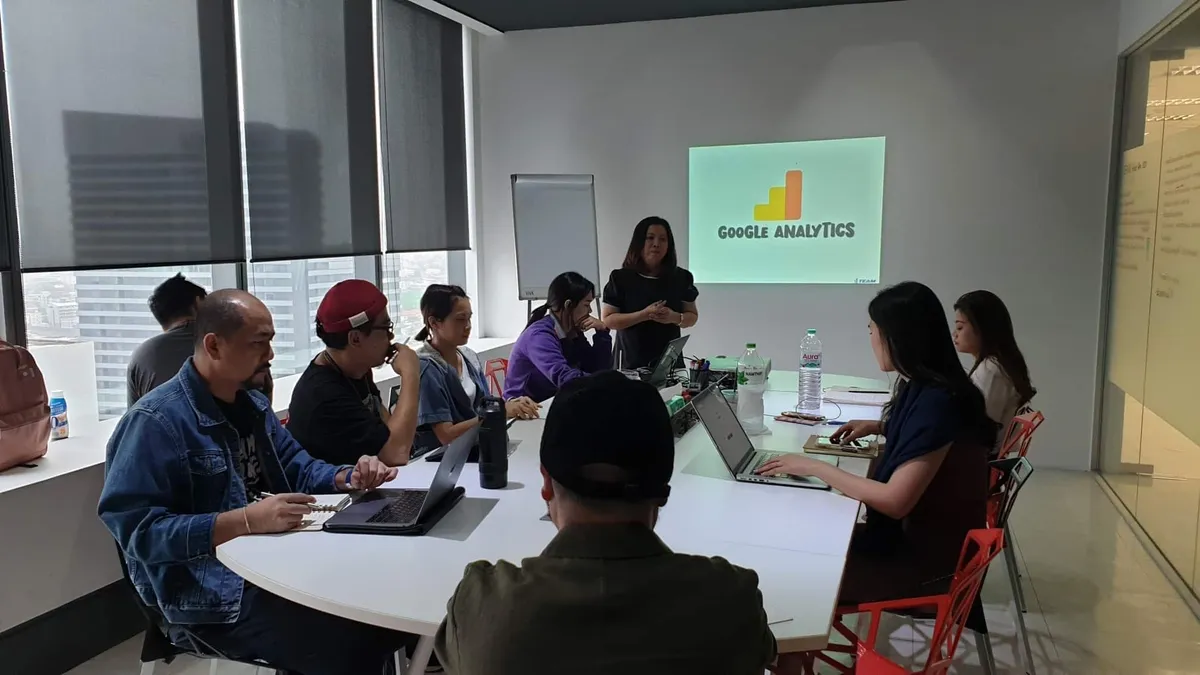 ภาพบรรยากาศการอบรมหลักสูตร Advanced Digital Marketing ที่วีวาครีเอทีฟสตูดิโอ